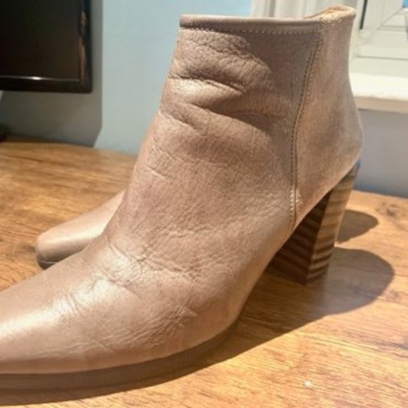 Hispanitas~ Womans Brown Leather Ankle boots - Picture 2 of 7